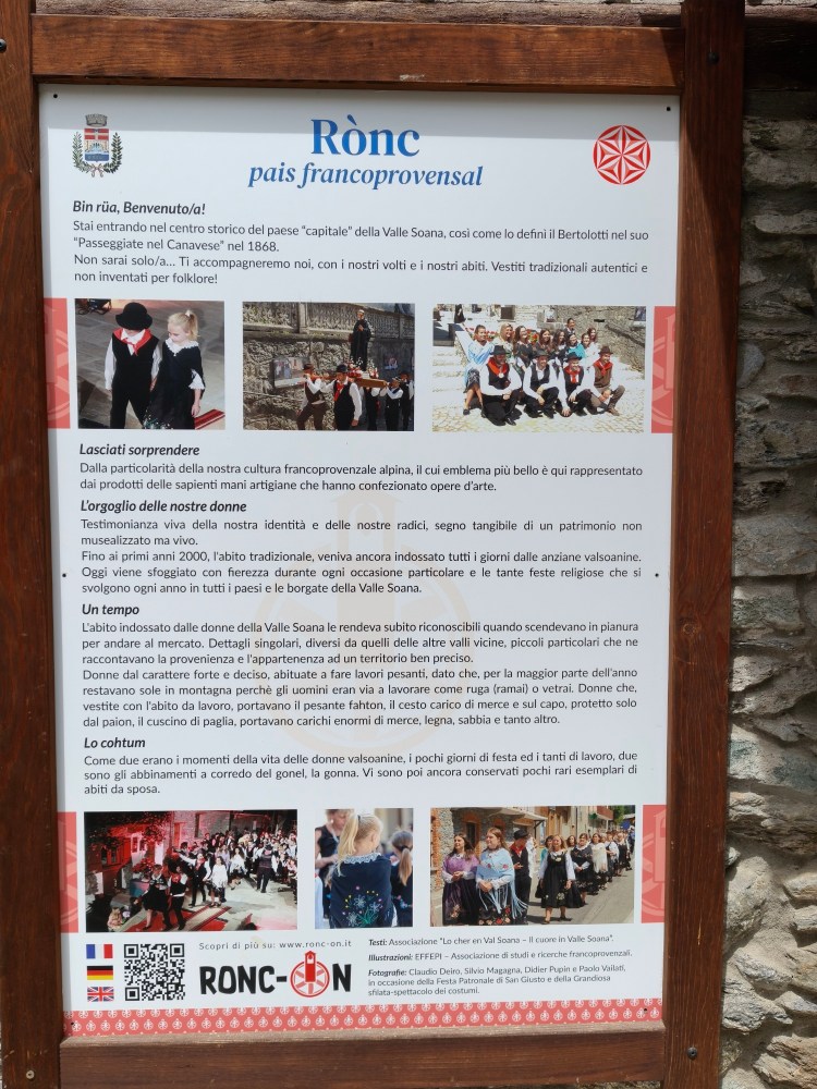 Un pannello informativo in italiano sul paese francoprovenzale di Rònc, con dettagli storici e culturali.